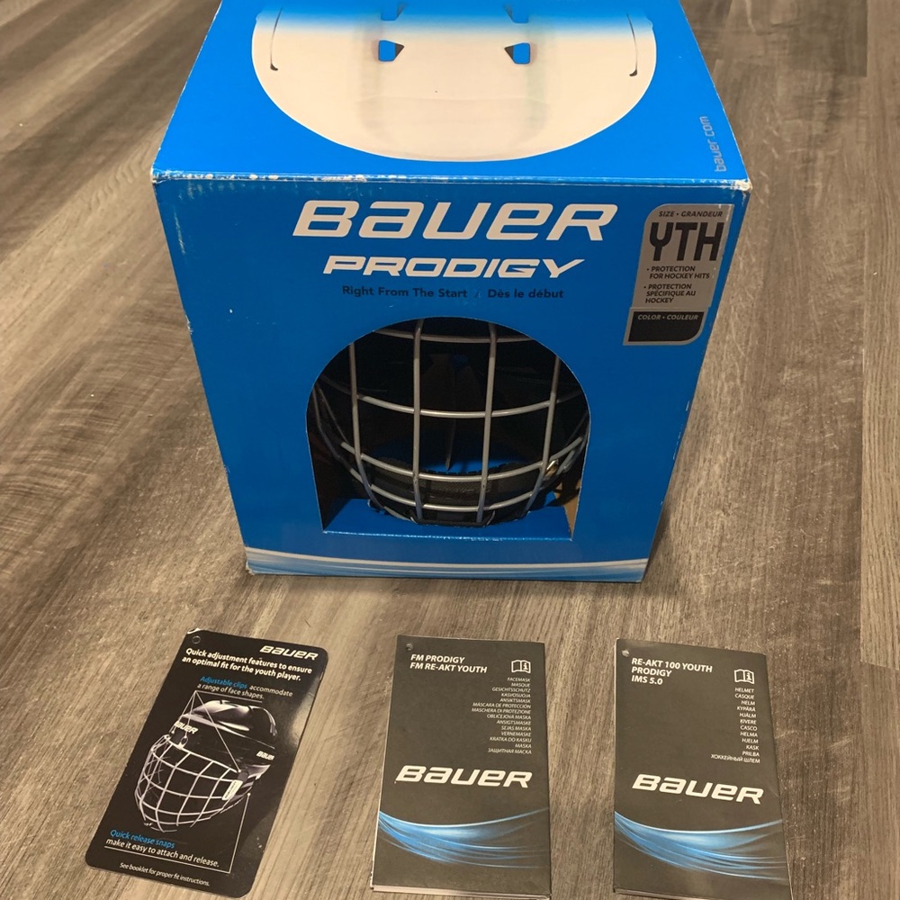 Bauer Prodigy youth hockey helmet